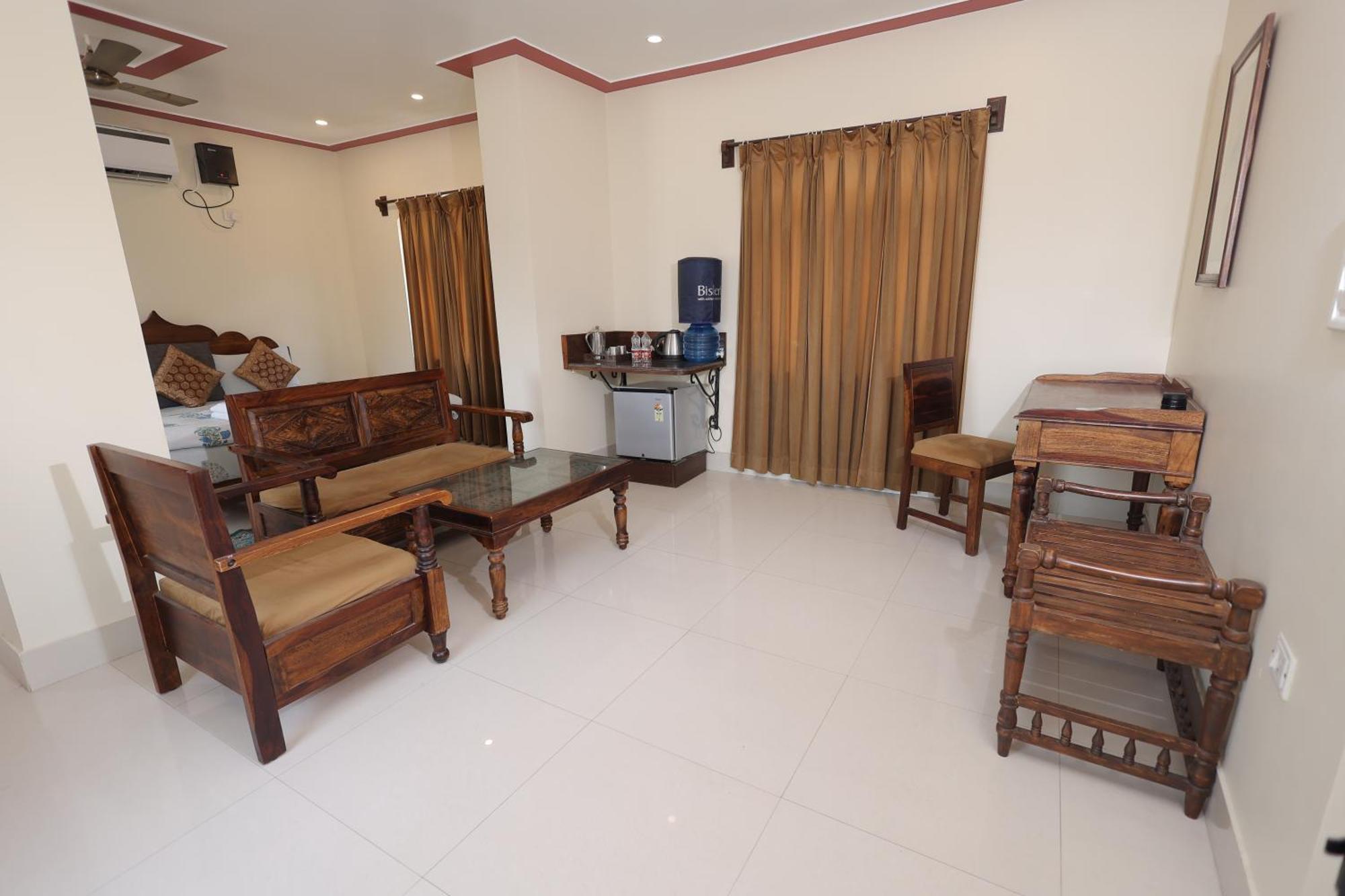 Mvt Guesthouse & Restaurant Vrindāvan Exterior foto