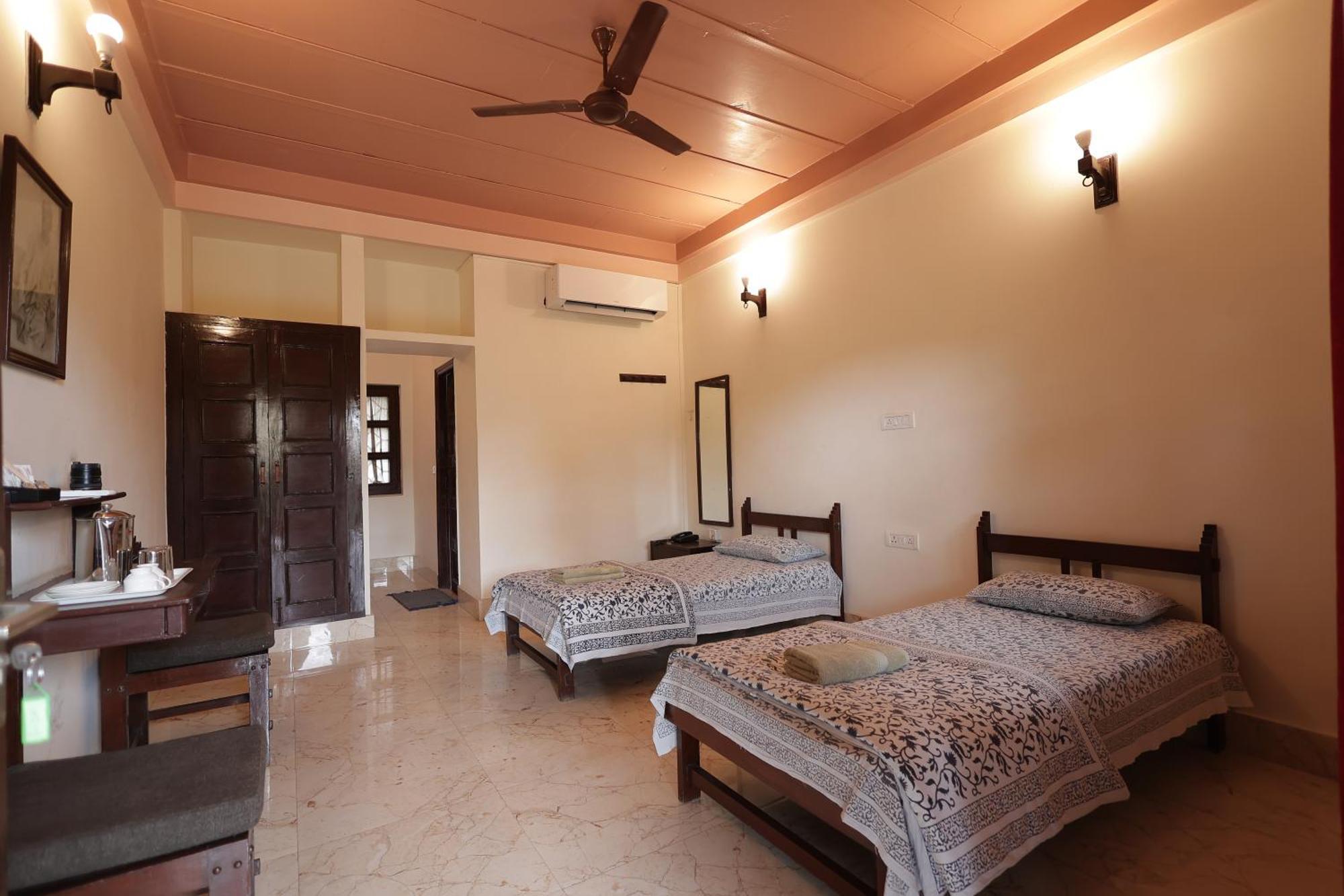 Mvt Guesthouse & Restaurant Vrindāvan Exterior foto