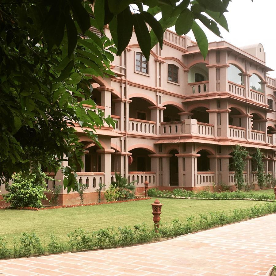 Mvt Guesthouse & Restaurant Vrindāvan Exterior foto