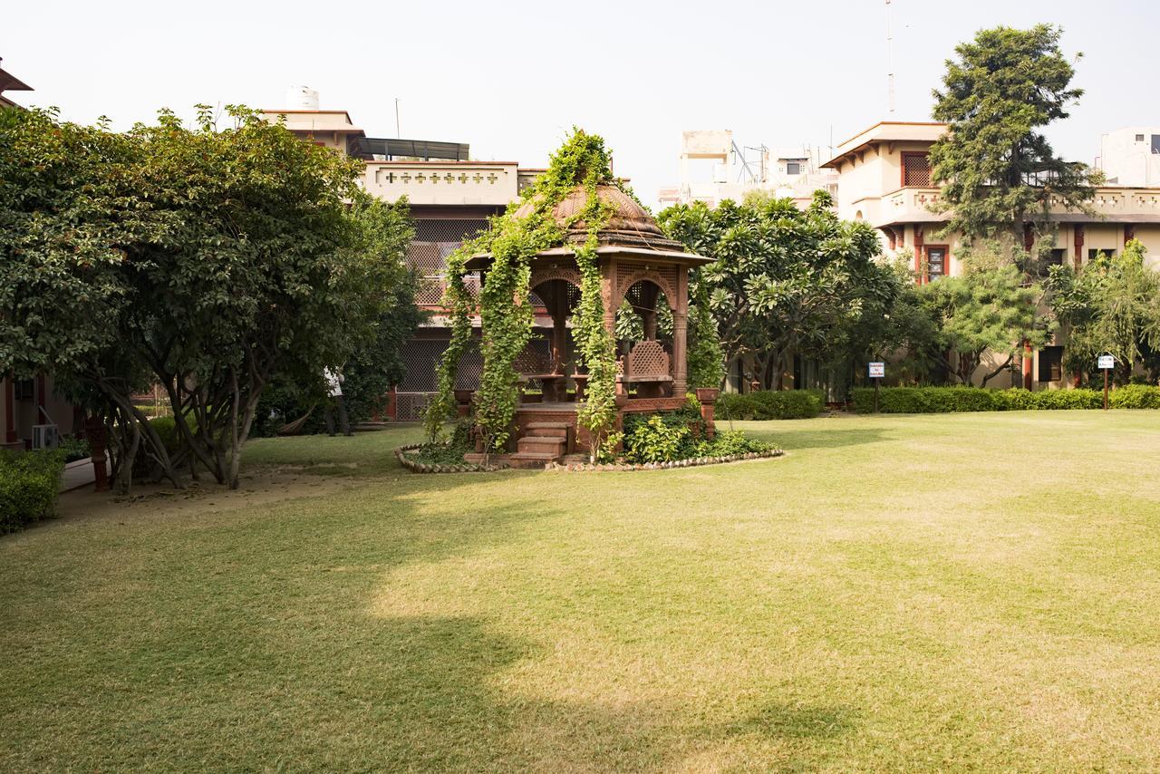 Mvt Guesthouse & Restaurant Vrindāvan Exterior foto